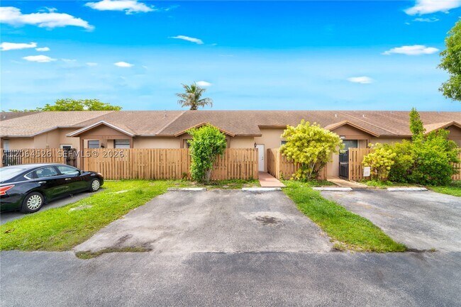 Foto del edificio - 6742 NW 188th Terrace