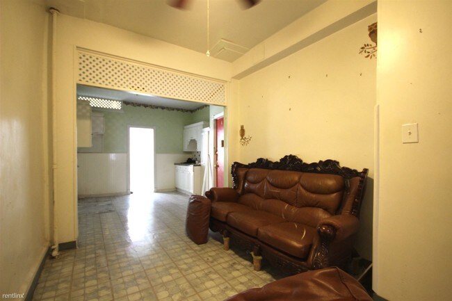 Foto del edificio - 647 Central Ave