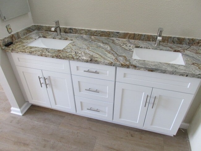 Foto del edificio - Mira Mesa - Canyon Bluff Complex - 2 Bed 2...