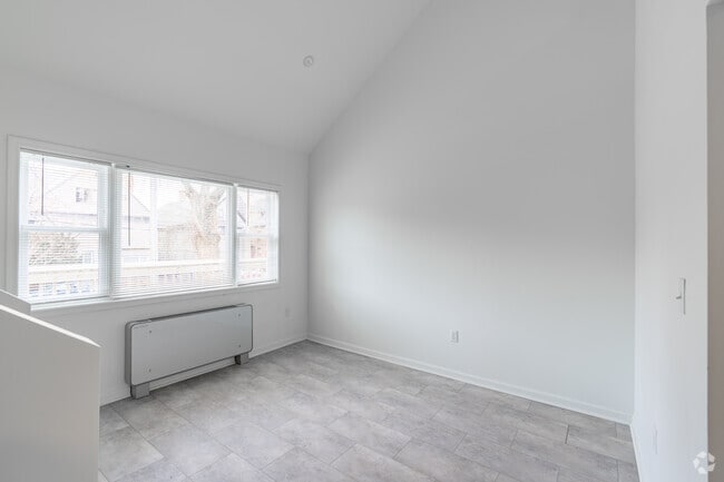 1BR, 1BA - 700SF - Living and Dining Area - 211 Summer St