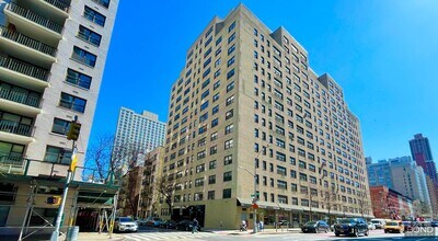 Building Photo - 400 E 89th St