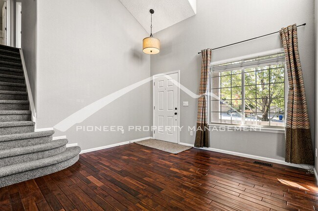 Photo - Spacious Home with gorgeous kitchen and ce...