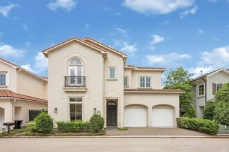 Building Photo - 2706 Tudor Manor