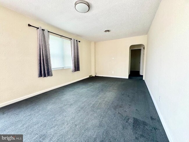 Building Photo - 1424 S Governors Ave