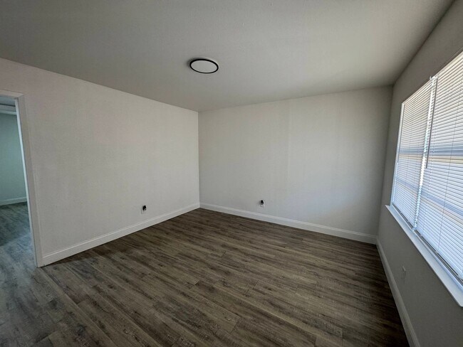 Foto del edificio - 611 Sunset Ln