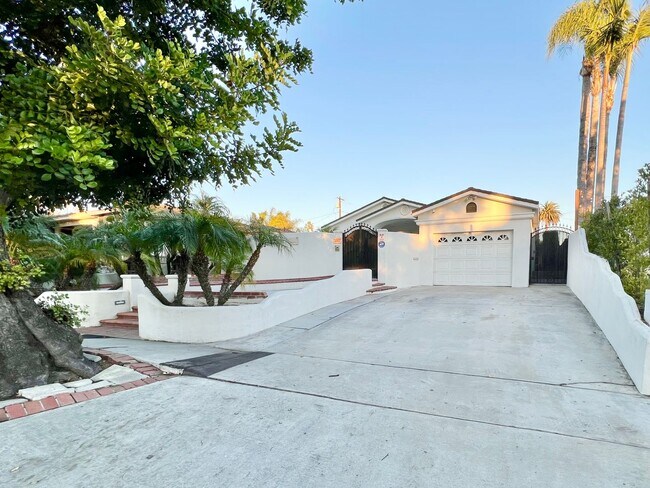Building Photo - Spacious 3 Bedroom Virginia Country Club H...