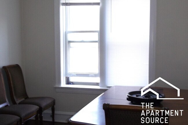 Foto del edificio - 3703 N Hoyne Ave