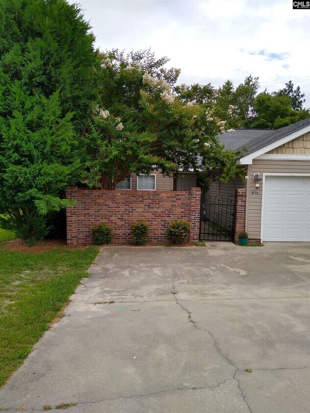 Foto principal - 103 James R Sease Ct