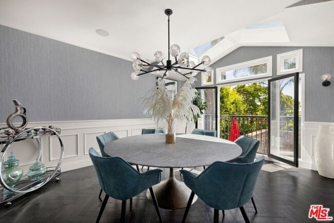 Building Photo - 1472 Kings Rd