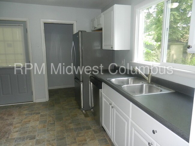 Building Photo - 4666 Dundee Ave