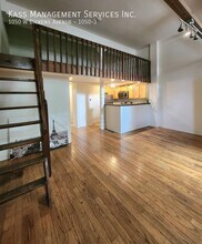 Building Photo - 1050 W Dickens Ave
