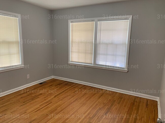 Foto del edificio - $950 - 2 bedroom 1 bathroom - Single family home *COMING SOON*