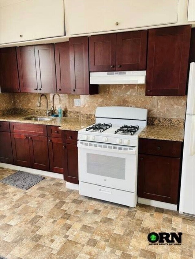 Foto principal - 59-83-83 Fresh Pond Rd