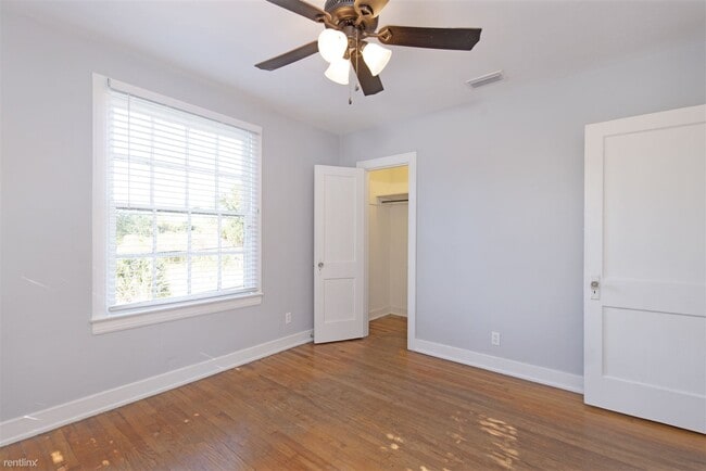 Building Photo - 2 br, 1 bath Duplex - 2 North Carlen Street b