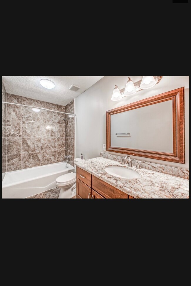 Foto del edificio - 2387 Hickory Crest Dr