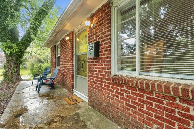 Building Photo - 239 W Lemly St