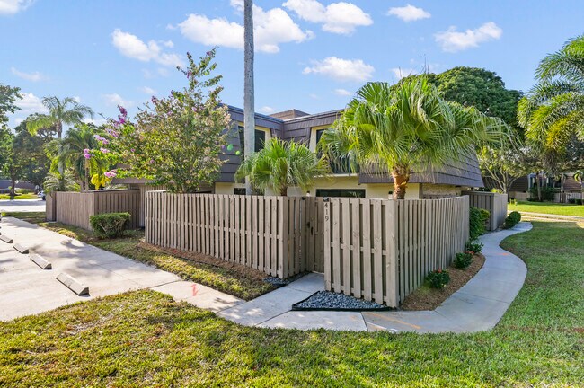 Building Photo - 419 4th Ct