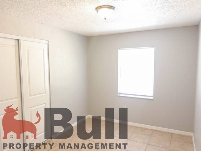 Building Photo - 1727 Birchwood Cir