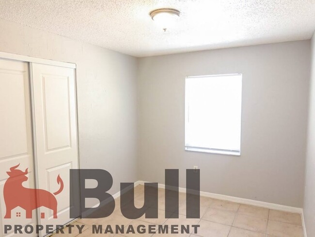 Building Photo - 1727 Birchwood Cir