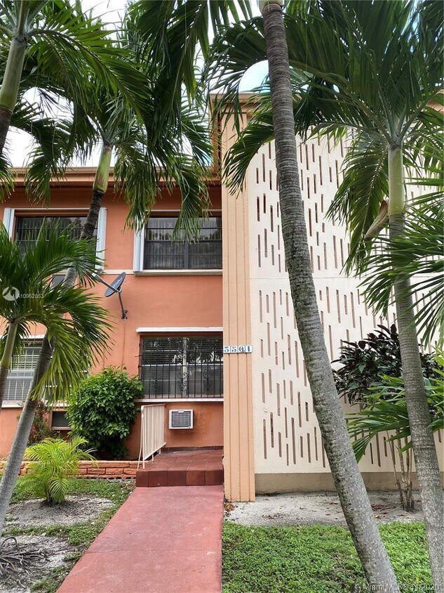 Primary Photo - 3501 SW 11th St
