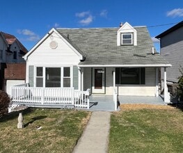 Building Photo - 3241 Sunset Blvd