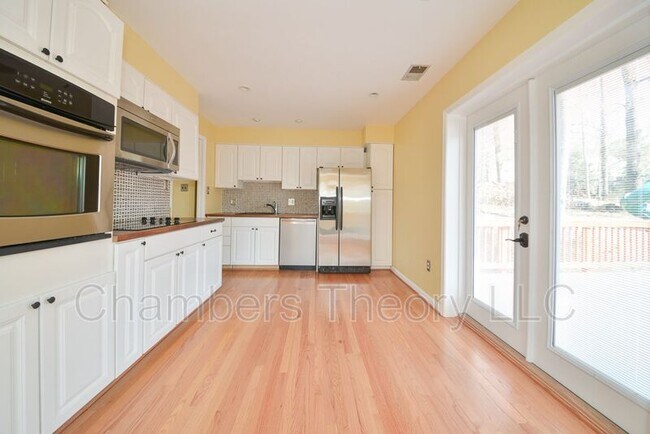 Building Photo - 3035 Hazelton St