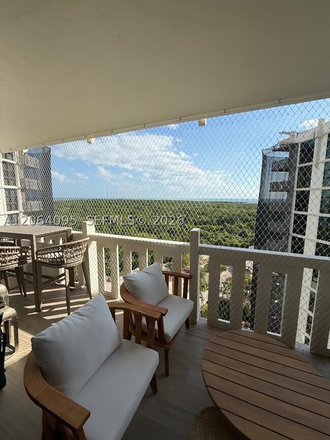 Foto del edificio - 1111 Crandon Blvd