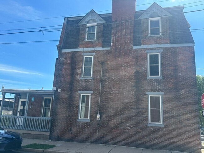 Foto del edificio - 202 S Franklin St