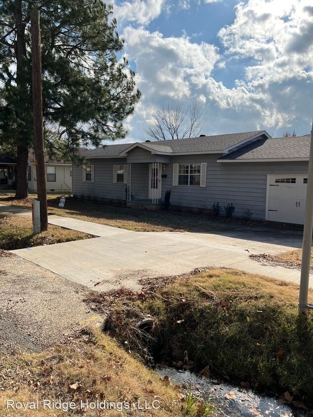 Primary Photo - 3 br, 2 bath House - 2214 Savannah Street