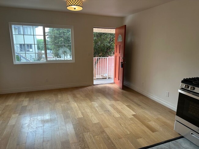 Building Photo - 2406 Florencita Dr W