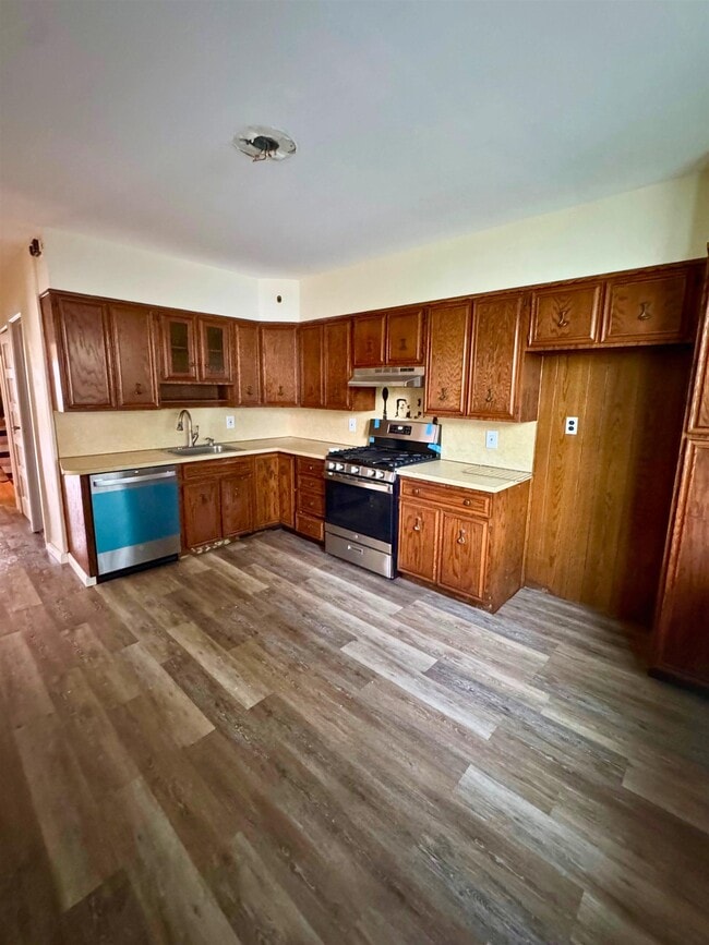 Building Photo - 129 W 29th St