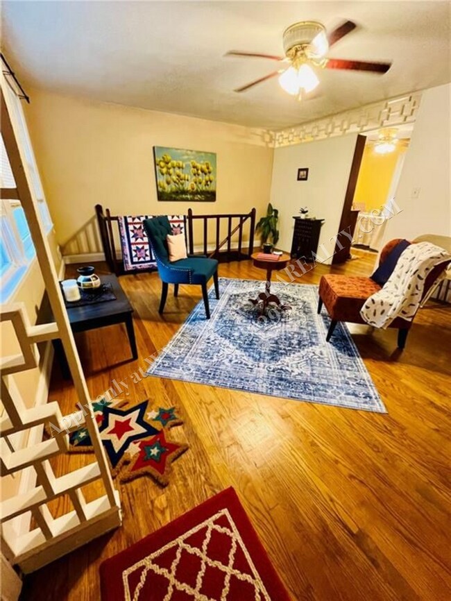 Building Photo - Charming 3 Bed 2 Bath Home-Coming SOON!