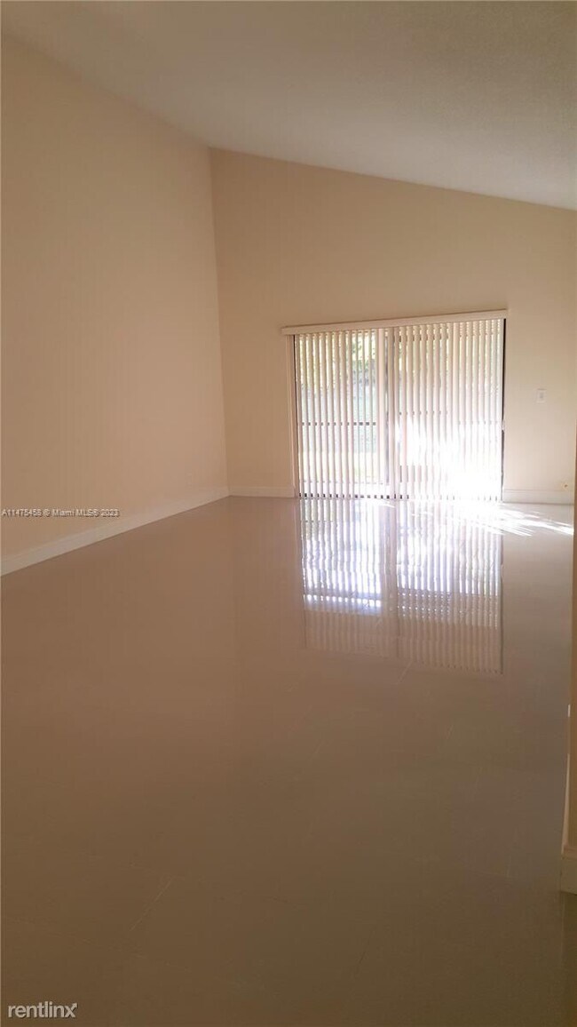 Foto del edificio - 3 br, 2 bath House - 453 Lakeview Dr Apt 4