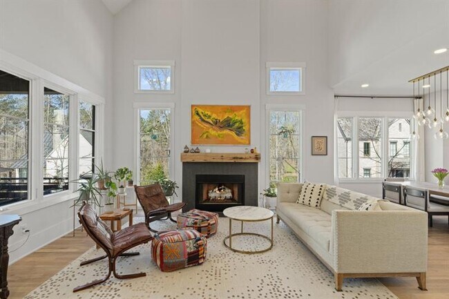 Building Photo - 304 Mado Ln