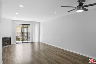 Building Photo - 620 W Hyde Park Blvd