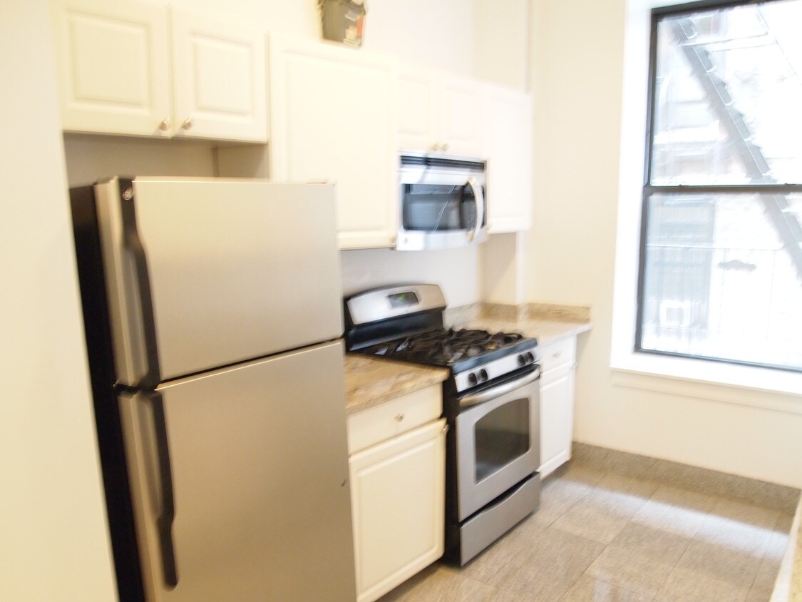 Primary Photo - 645 W 171st St