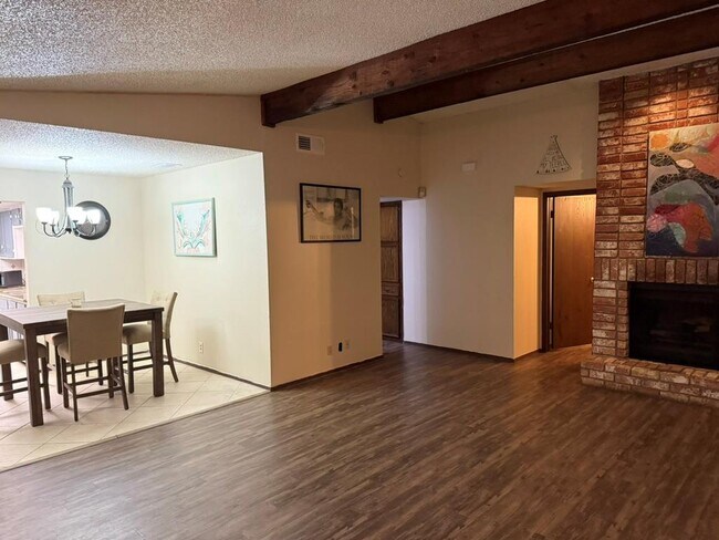 Foto del edificio - 907 E Meadowmere Ln