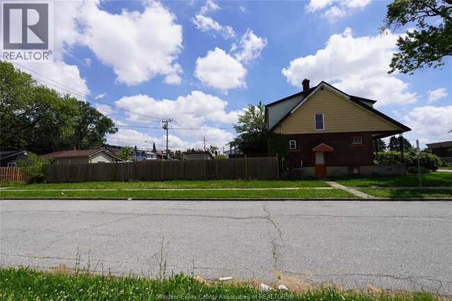 Building Photo - 1450 Bruce Ave