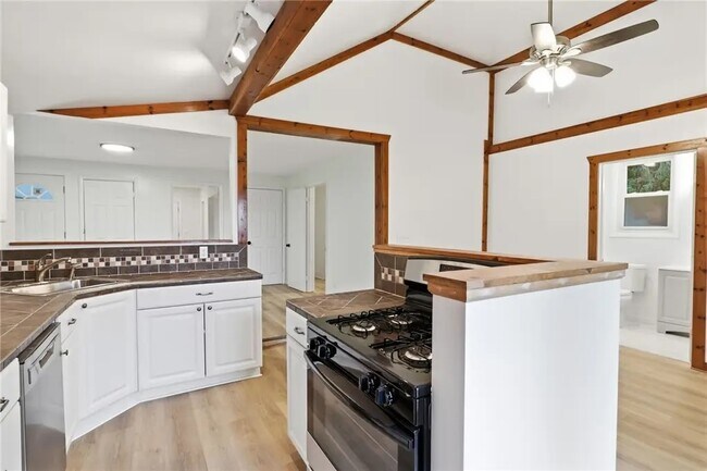 Building Photo - 9164 NY-5