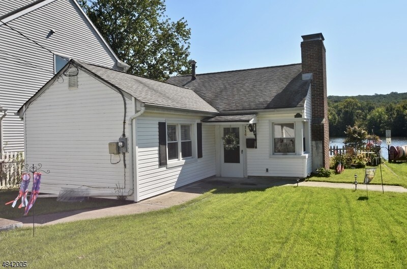 Foto principal - 114 W Shore Rd