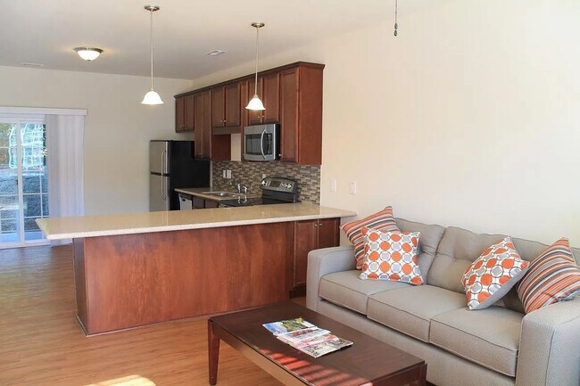 Foto del edificio - Contemporary 3BD/3.5 BA townhome available near NCSU – Furnished or Unfurnished option offered!