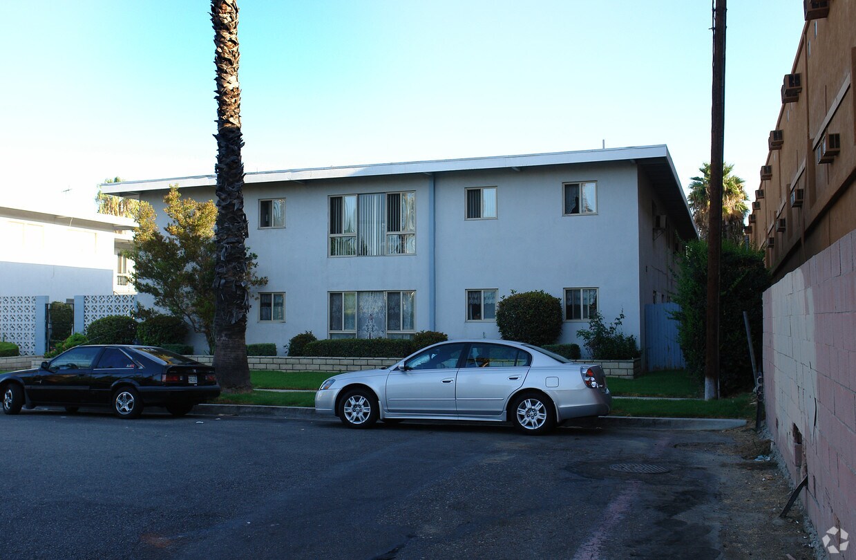Building Photo - 1127 W Casa Grande Ave