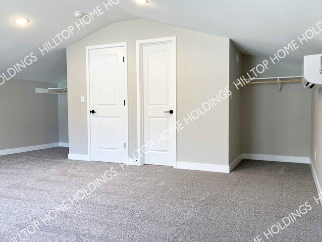 Building Photo - 2 Oak Hill Rd