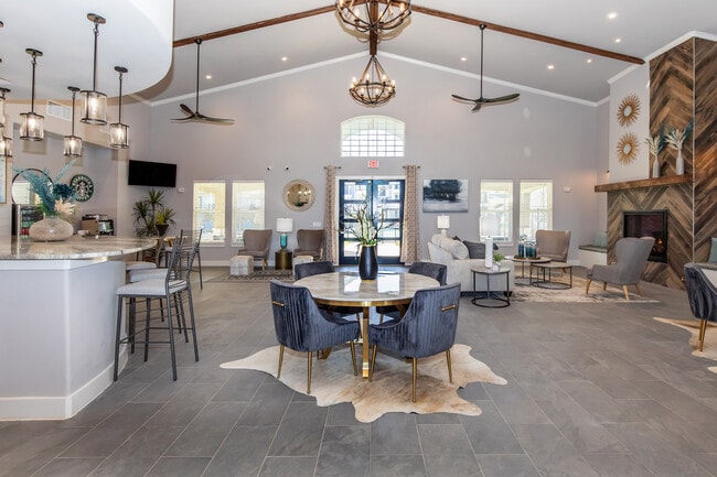 Spacious and Elegant Lounge - Fairmount Oaks