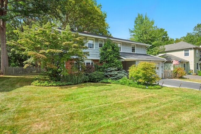 Foto del edificio - 49 Canoe Brook Pkwy