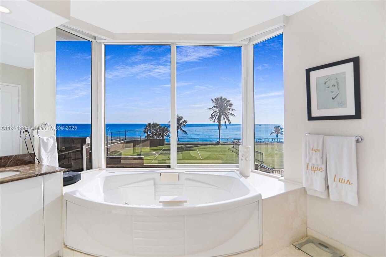 Primary Photo - 17555 Collins Ave