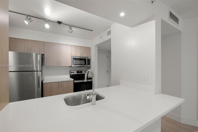 Foto del edificio - 1756 N Bayshore Dr