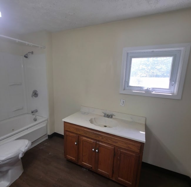 Building Photo - 14409 Elm St