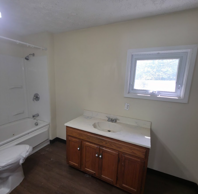 Foto del edificio - Single Family Home 2 beds 1 bath Available...