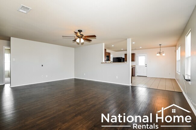 Building Photo - 411 Silver Leaf Dr